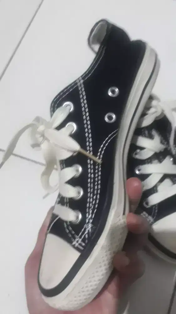 Sepatu sneker no 37 baru 1x pakai anak karena kekecilan
