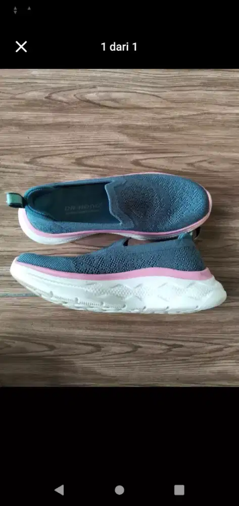 Sepatu wanita Dr. Kong