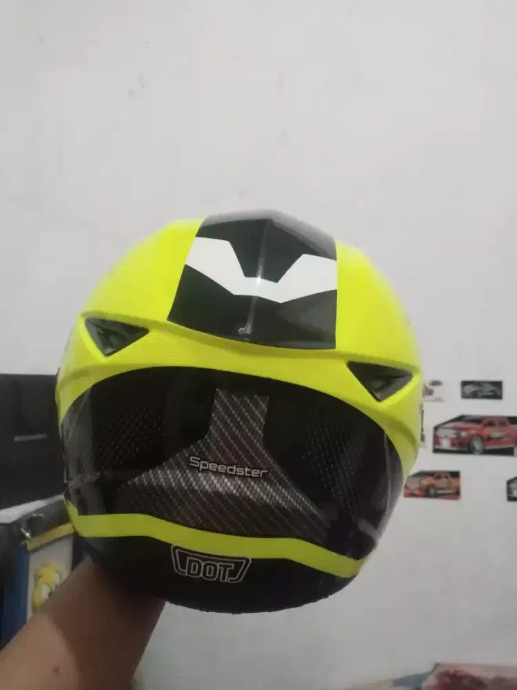 Helm Zeus masih baru gres