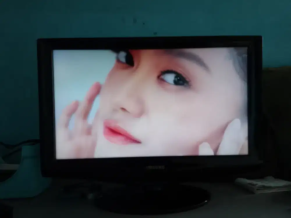 TV SAMSUNG 22 IN + STB nya POLYTRON