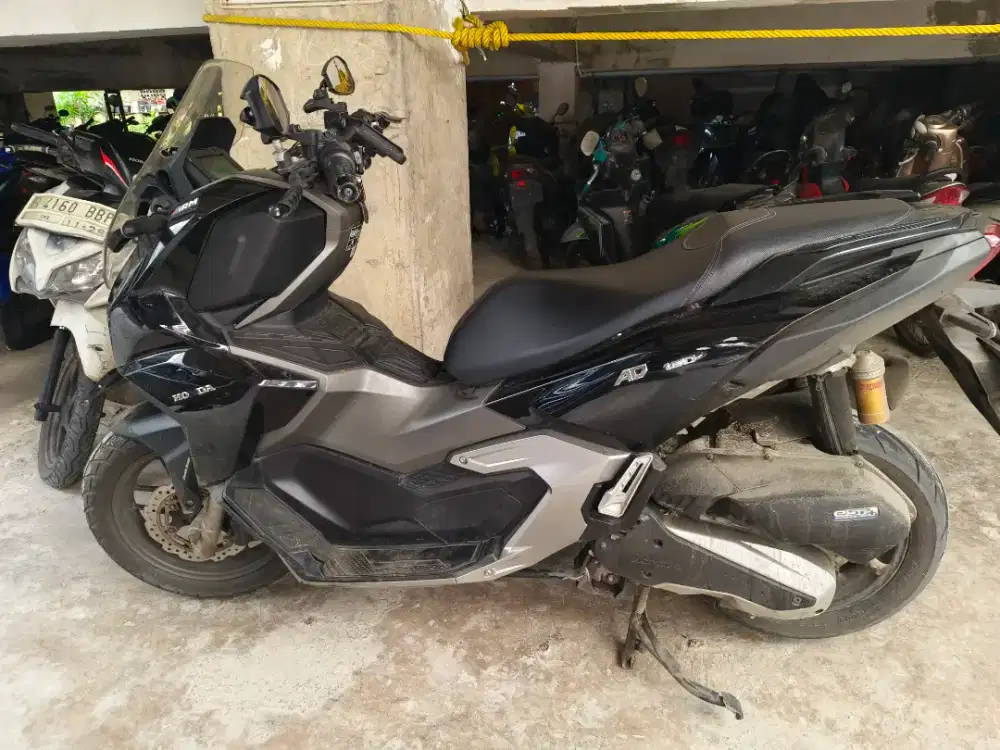 Honda ADV 160 2023 km 28rban dijual 30 jt nego tipis