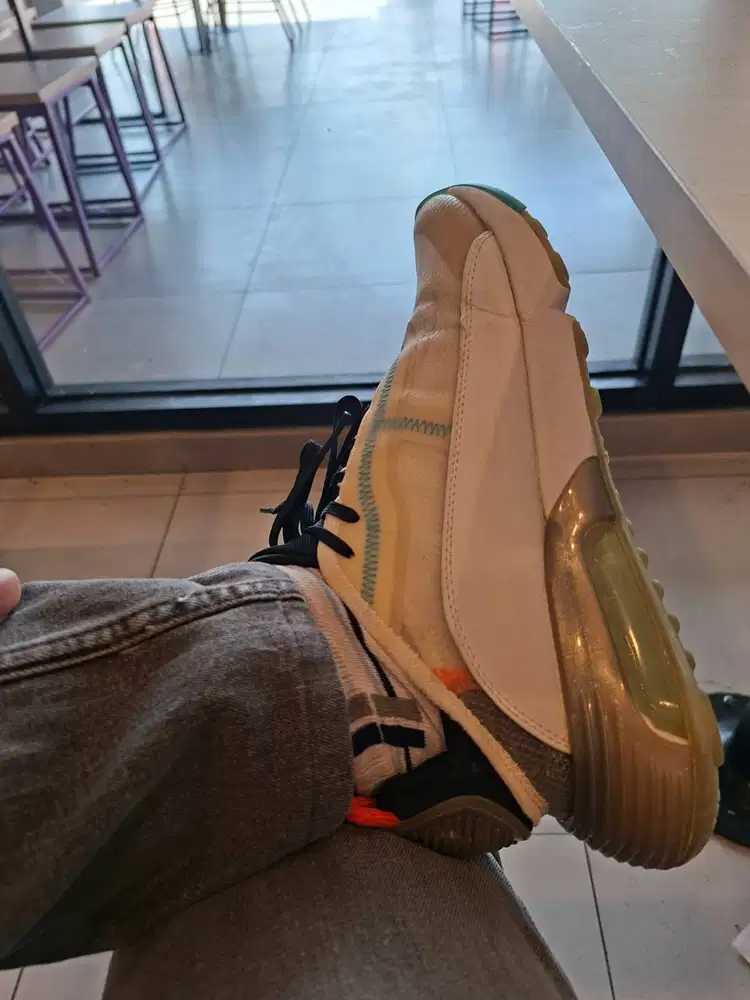 NIKE AIRMAX SZ 43