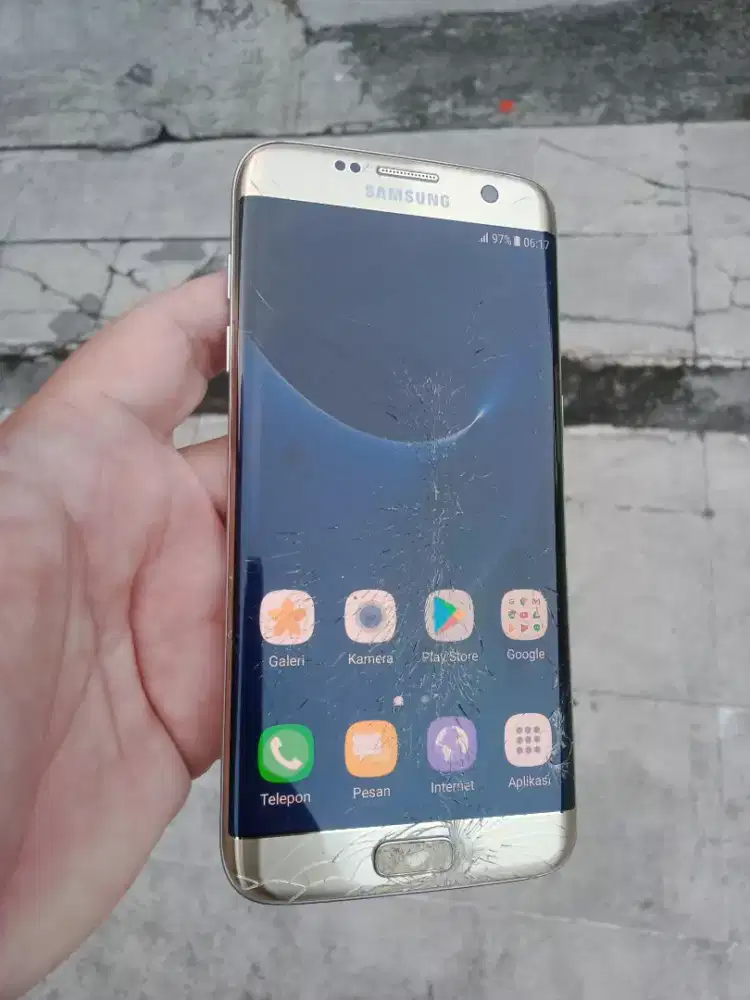 Samsung S7 Edge baca deskripsi