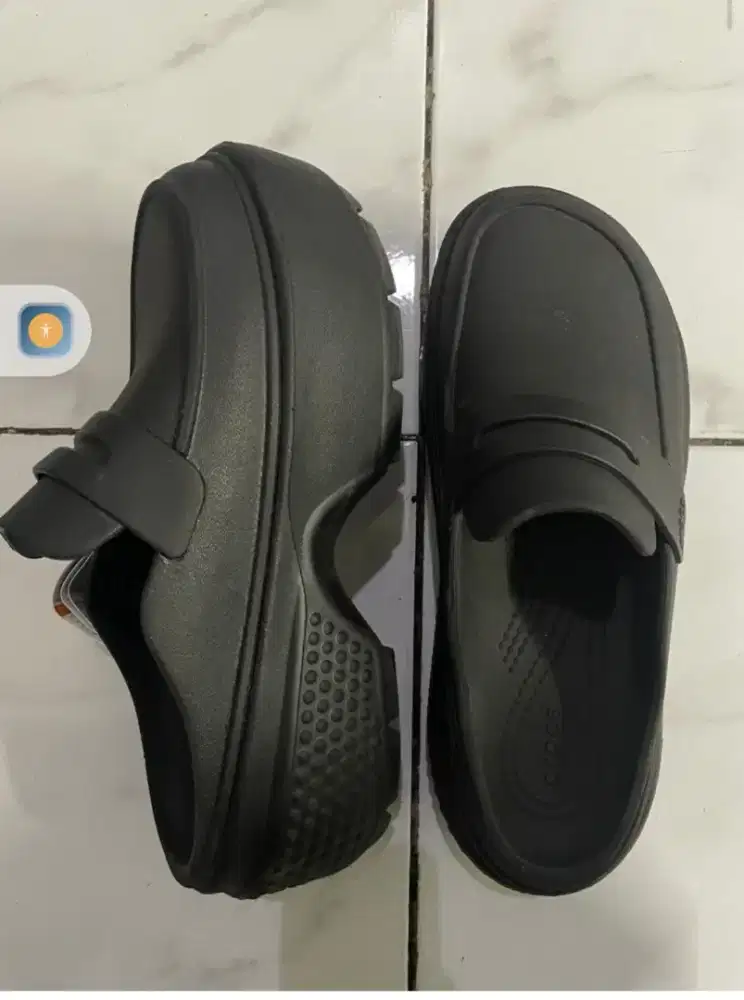 sepatu Crocs original w6 preloved like new