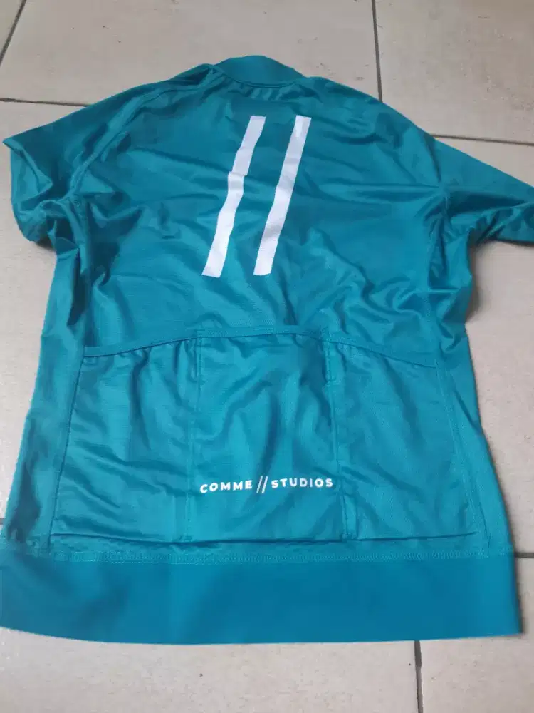 Baju bersepeda merek merek comme//studios ukuran s