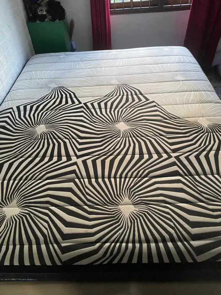 dijual 2 unit tempat tidur springbed merk central
