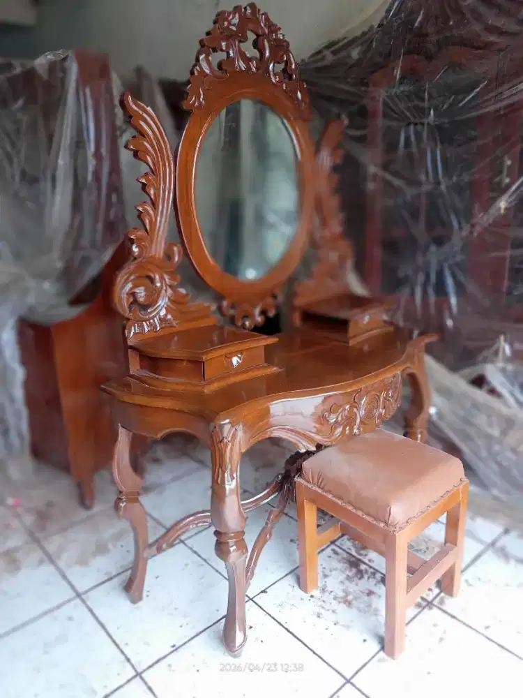 Meja rias jati bekas dah melamin ukir full kayu