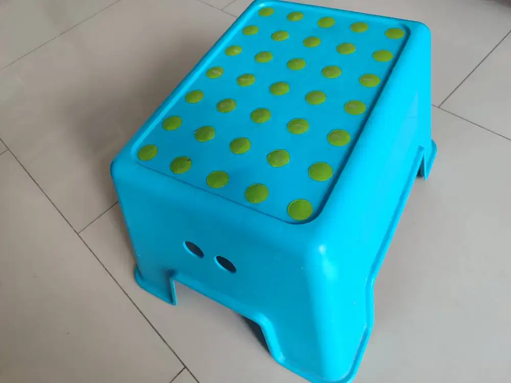 IKEA Bolman Step Stool Bangku pendek – Kokoh & Anti Slip!