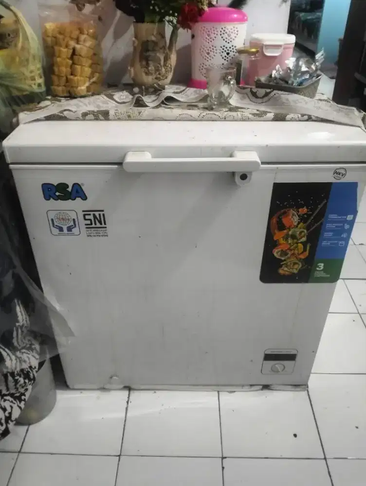 Freezer GEA 200liter TERAWAT MULUS
