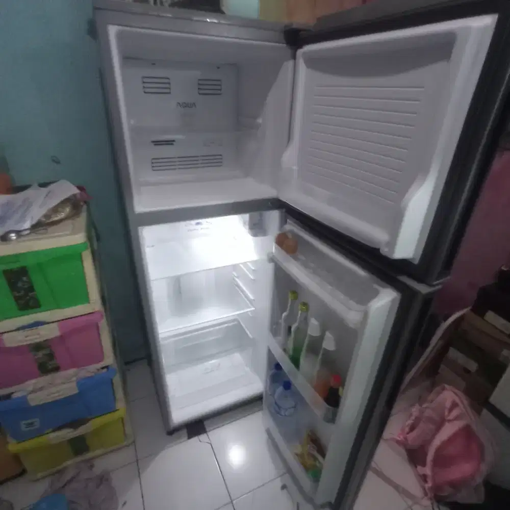Di Jual KULKAS AQUA 2 PINTU D261 220 LITER