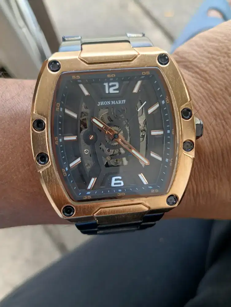 Jam otomatis Jhon Marie