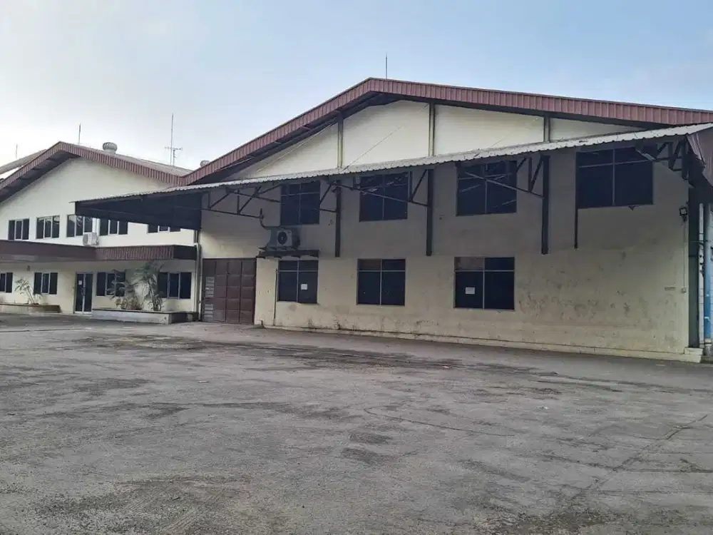 Gudang + Kantor di Kawasan Pulo Gadung Centre - Hadap Selatan