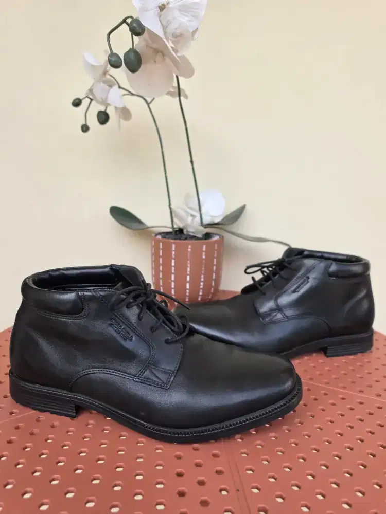 Sepatu Kulit waterproof original second Rockport walkability size 42