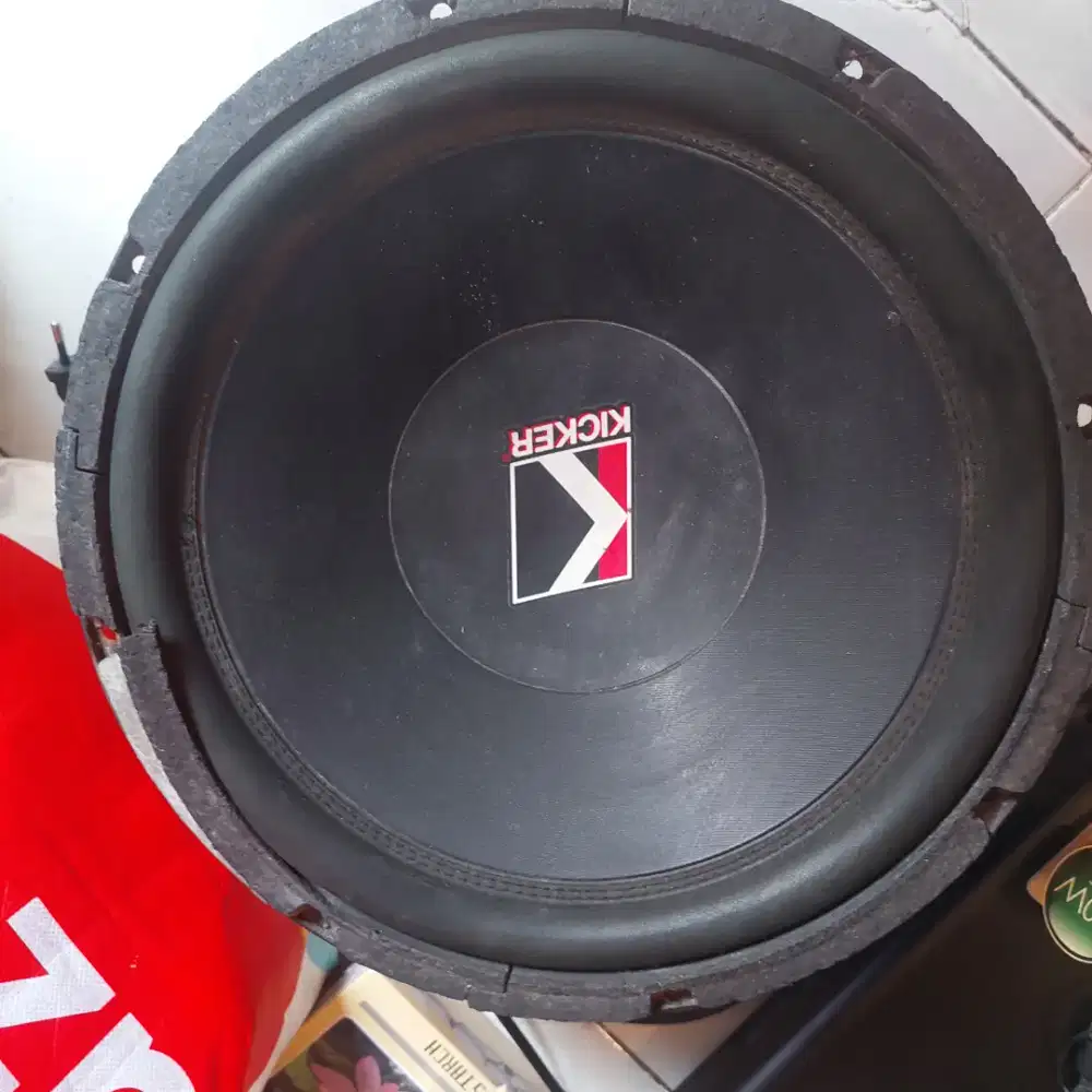 Kicrker Speakers subwoofer 12 f a. Kondisi hidup lkresek kresek