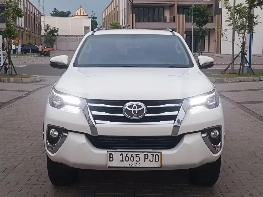 TOYOTA FORTUNER 2.4 VRZ DIESEL AT 2018 SIAP PAKAI & LOW KM