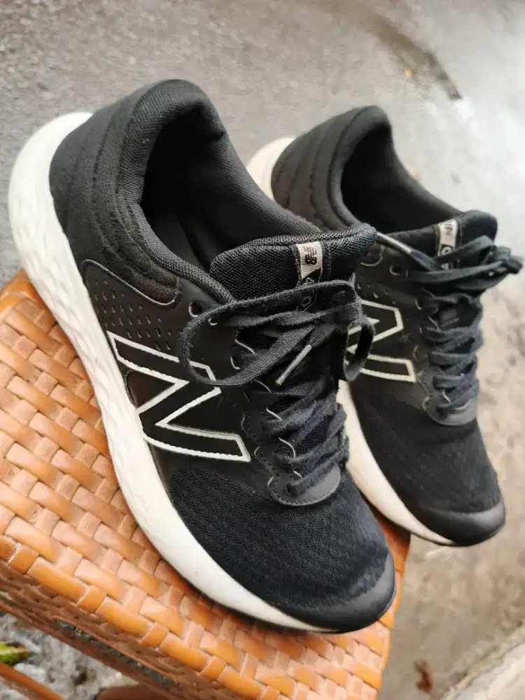 Jual sepatu nb 420 original size 41 bisa kirim bayar cod d tempat