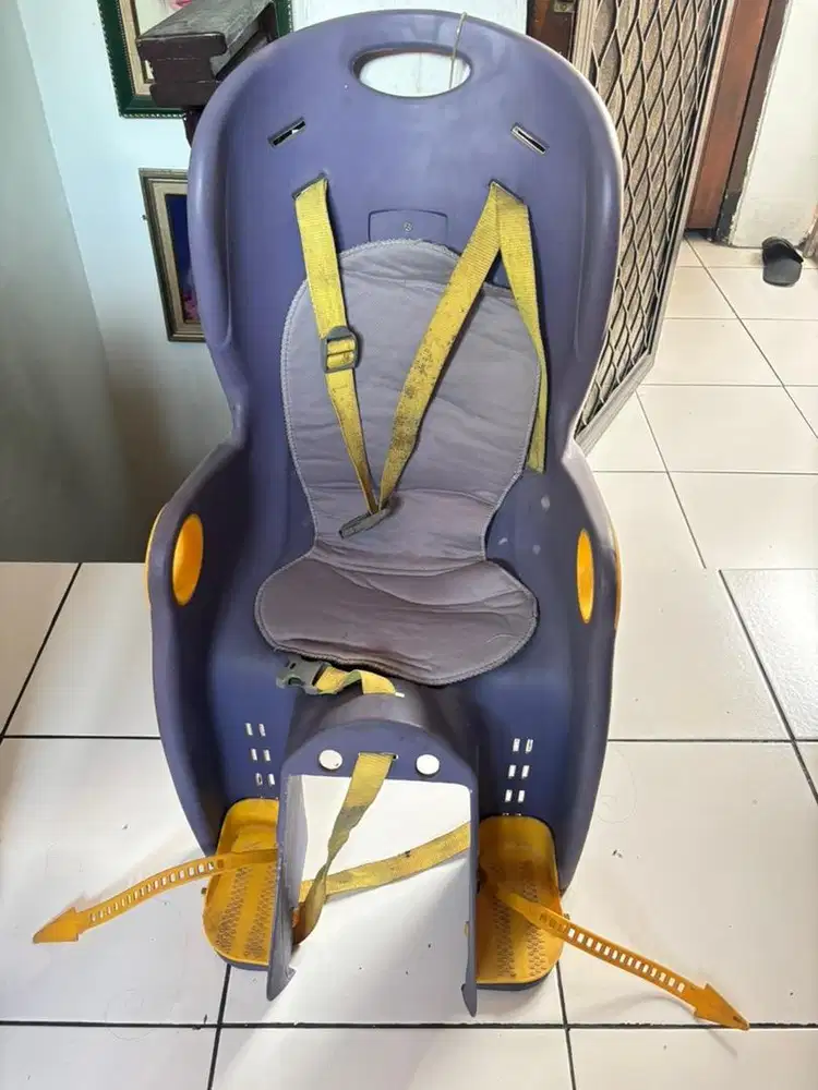 Boncengan anak sepeda