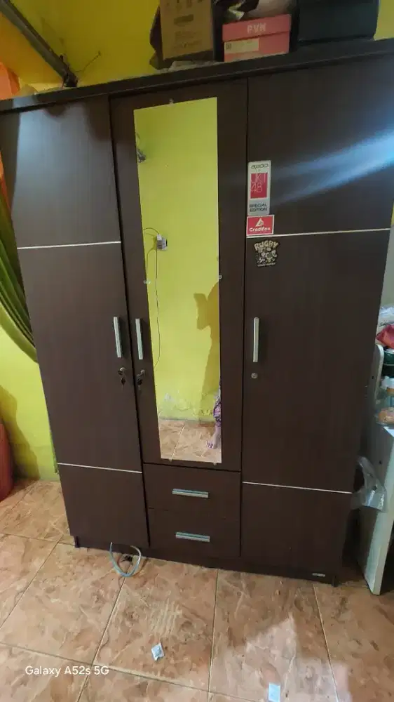 Lemari bekas masih buaguss
