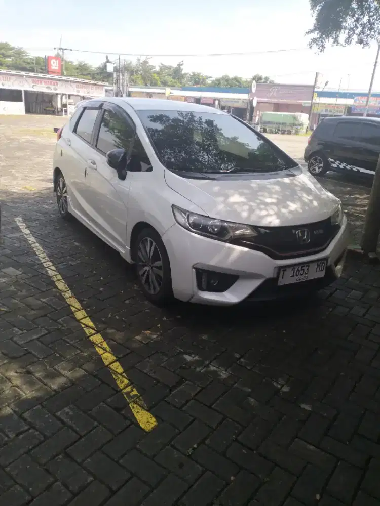 Bismillah, dijual mobil Honda Jazz GK5 RS 2016