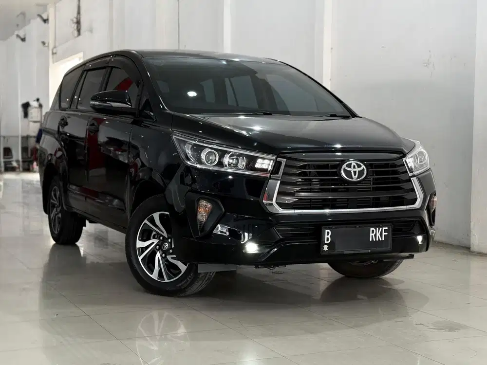 Innova Reborn V 2.4 Diesel AT 2022 Low KM