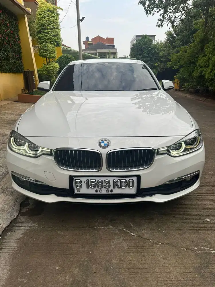 NEGOABLE - DIJUAL BMW 320i F30 Luxury 2018 – White on Black