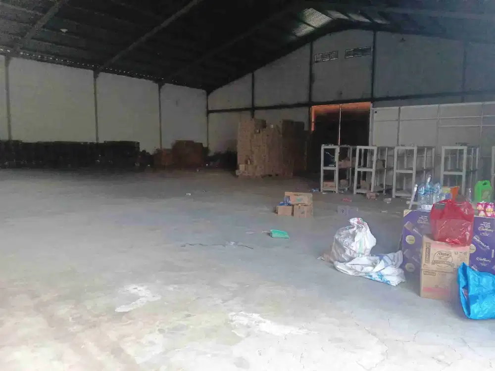 di sewakan gudang besar aman lokasi strategis manado