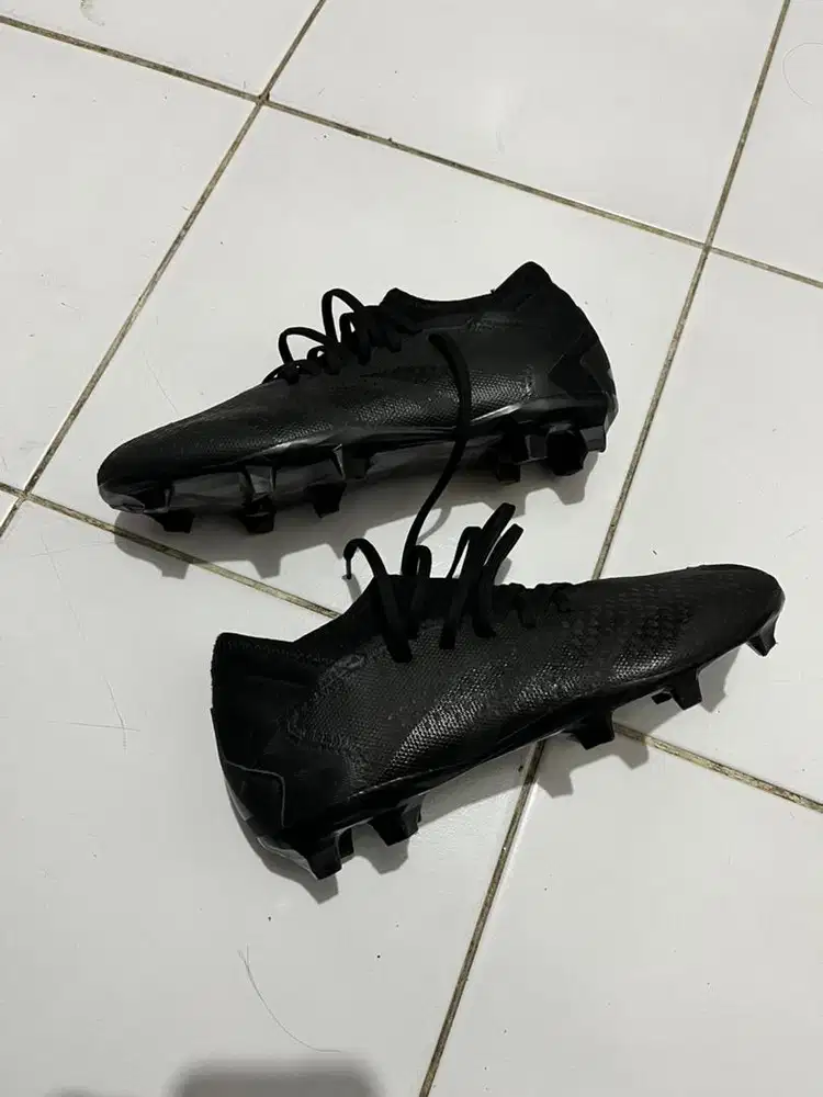 Sepatu Bola Adidas Predator Accuracy.3