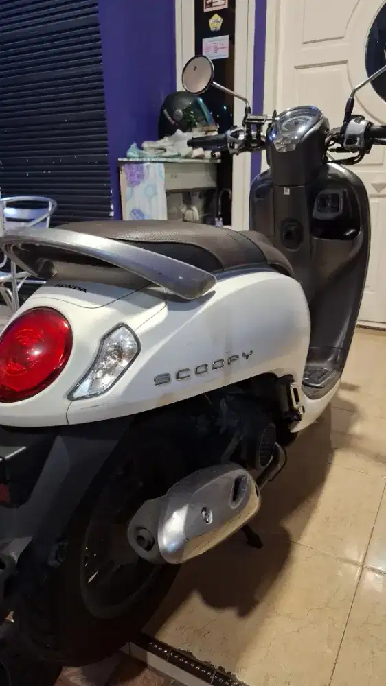 Scoopy prestige 2022 putih komplit