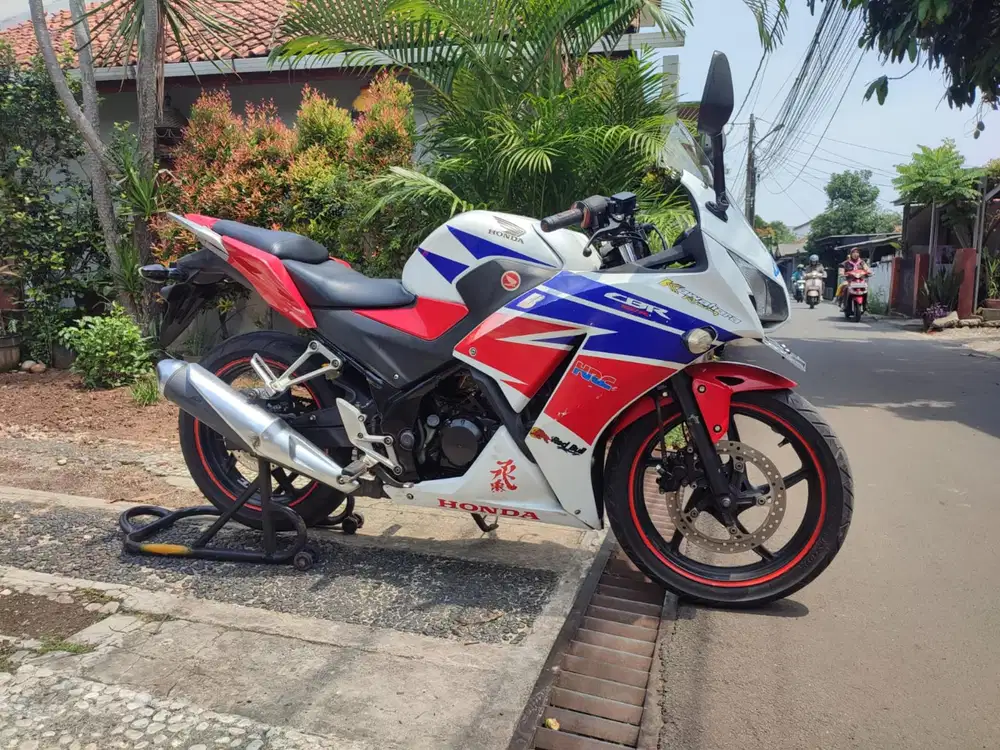 HONDA CBR K45 TAHUN 2015 GURIH