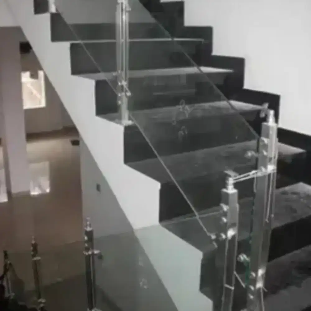 Railing tangga stainless kaca