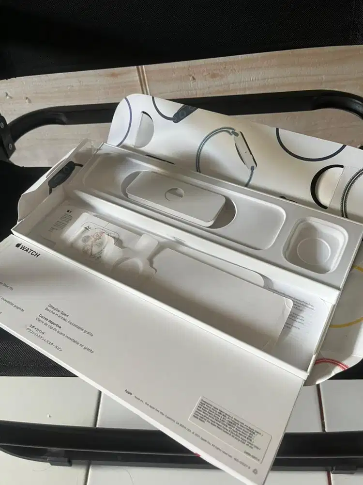 Box I Watch SE lengkap