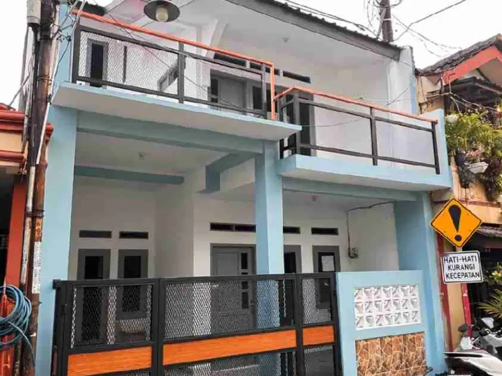 Rumah 2,5 lantai Siap huni dan siap pakai  Posisi di depan di Pondok Ungu Permai Bekasi kota