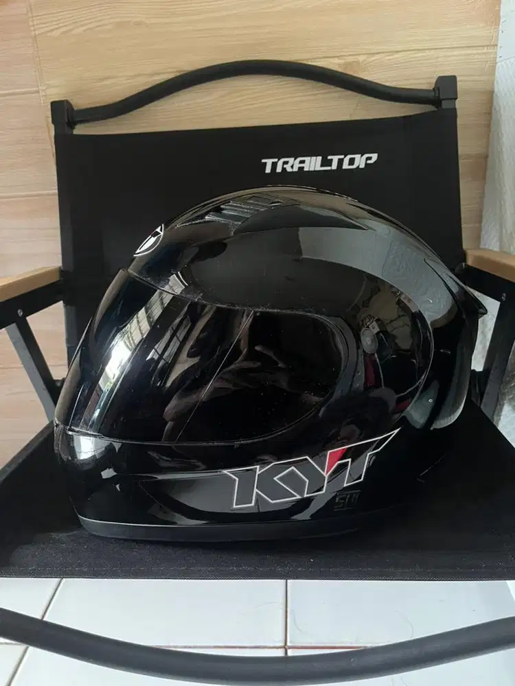 Helm KYT Black Glossy L fit to M