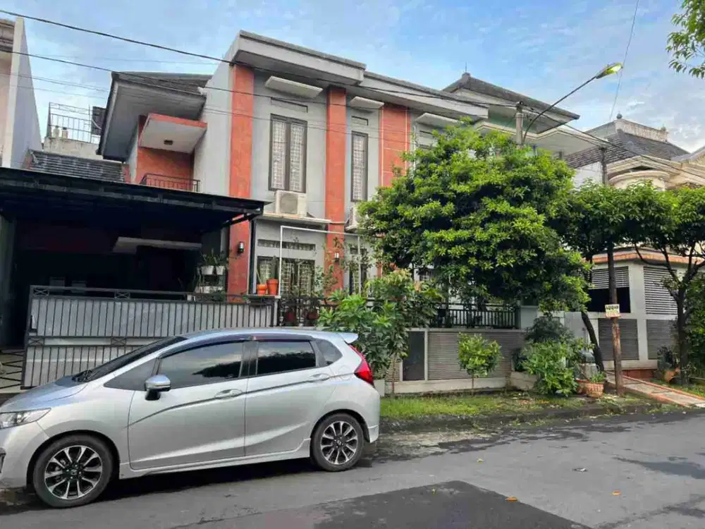 Di jual dan di sewakan  Rumah  2 lantai bagus dan terawat  di kemang Pratama 3,  Bekasi selatan.