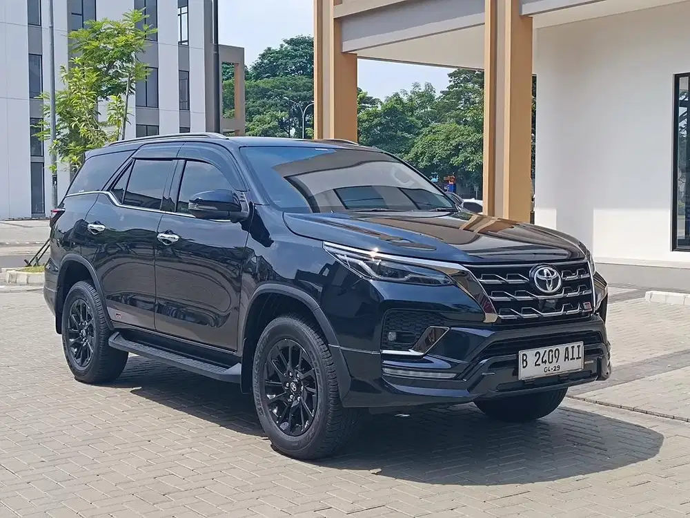 [LOW KM] Toyota Fortuner VRZ 2.8 GR Sport AT Solar Diesel 2024