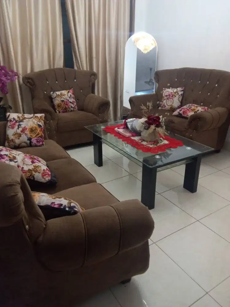Sofa (Like New)