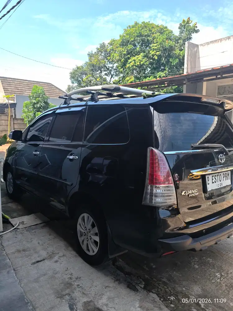 Toyota Kijang Innova 2010 Bensin