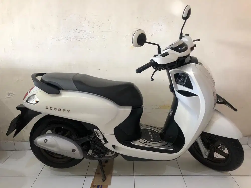 Scoopy white Th.2025 low km 6rb!!