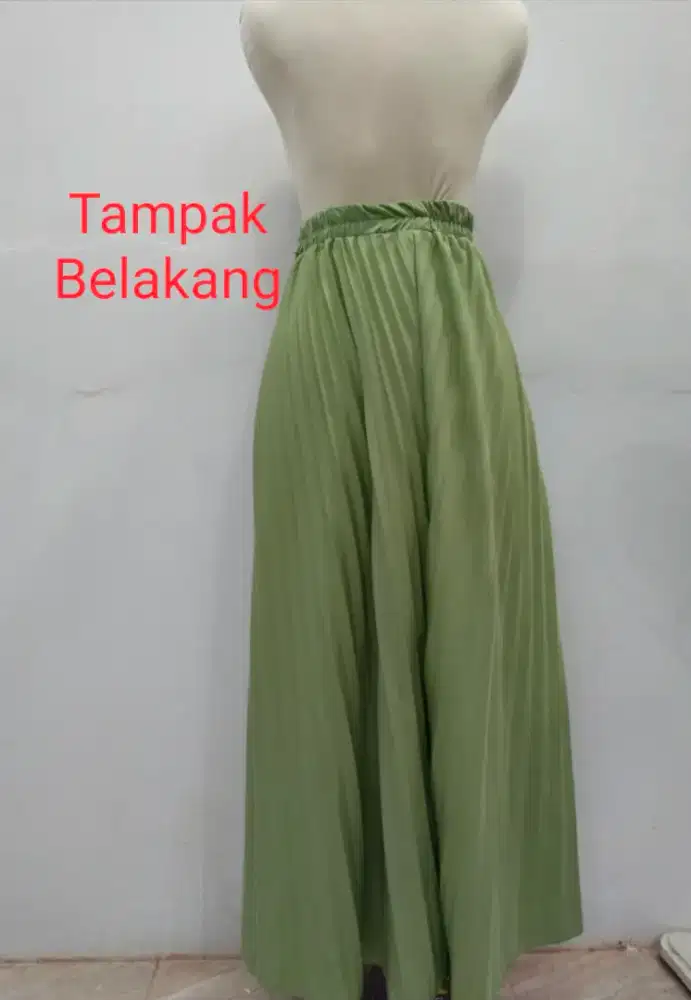 Rok Plisket Hijau Daun Preloved