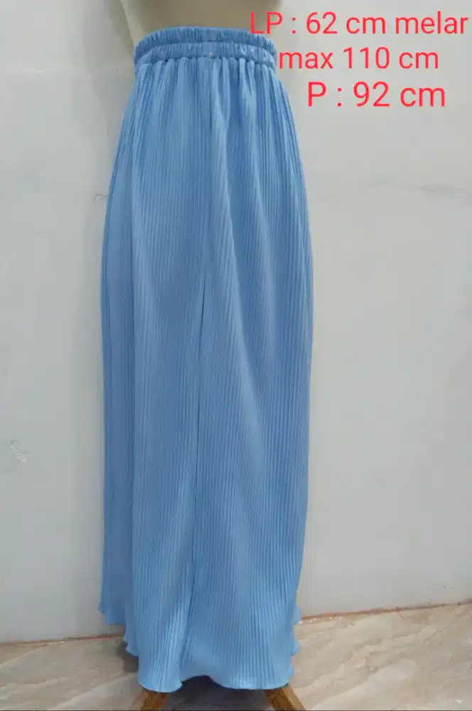 Rok Plisket Biru Laut Preloved
