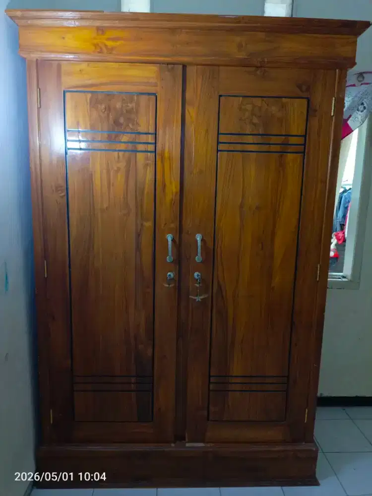 Lemari kayu jati
