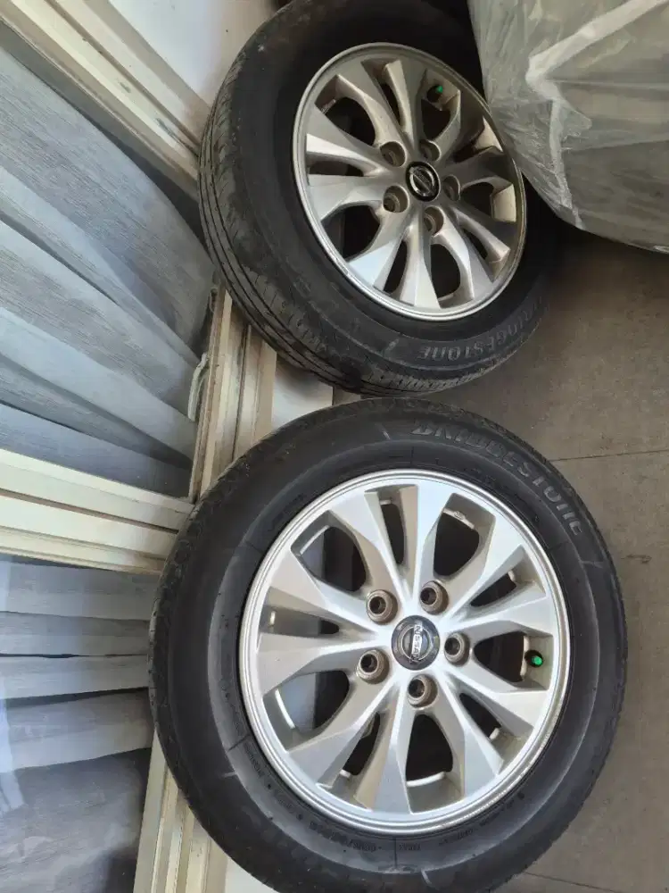 Velg Nissan Livina 2020 R15 + Ban Bridgestone