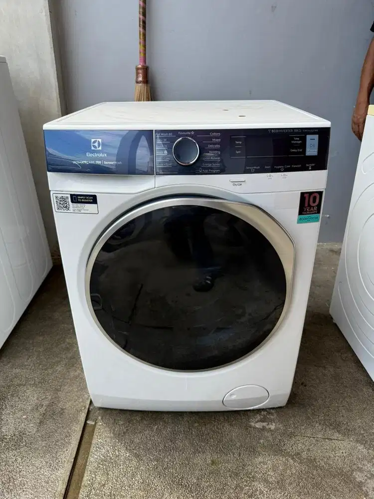 Mesin Cuci Front Load Electrolux 11kg EWF1141R9WB - Bekas 9 Bulan