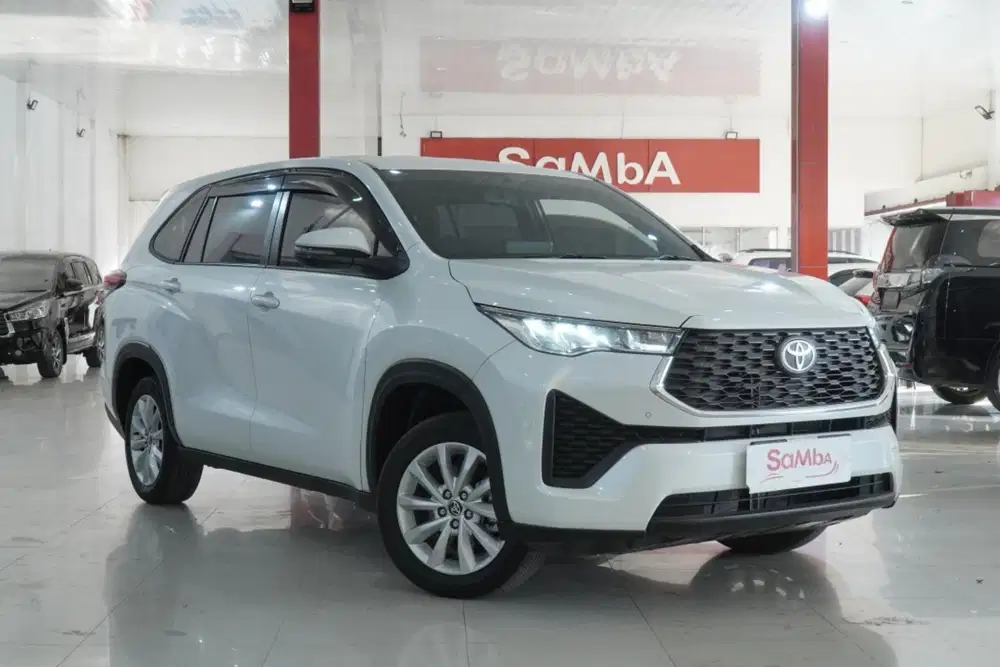 Innova Zenix V 2.0 AT 2024