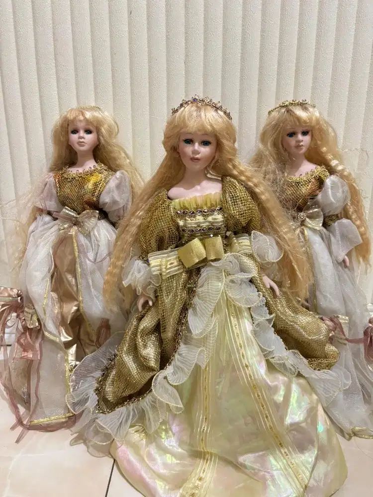 Boneka porcelain