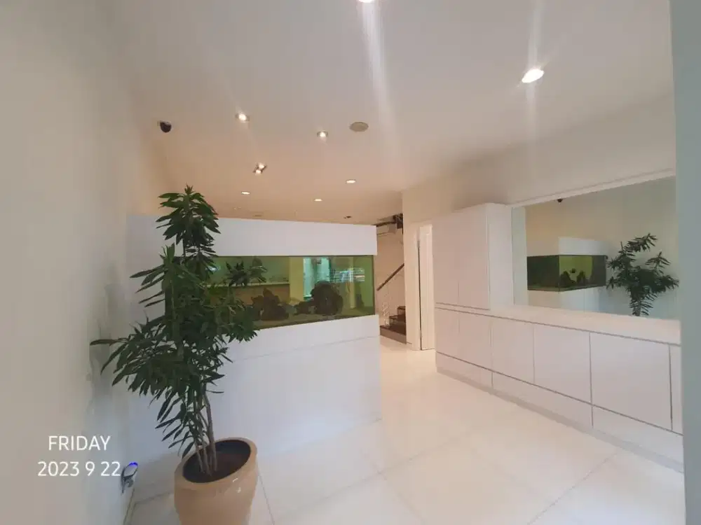 Dijual rumah besar cantik furnished di Gading Kirana Jakarta Utara