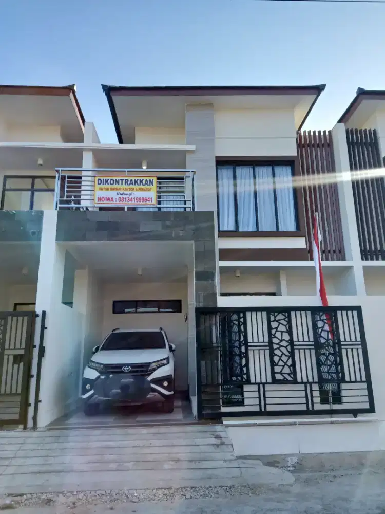 Dikontrakkan rumah 2 lt lokasi sangat strategis di kota Makassar