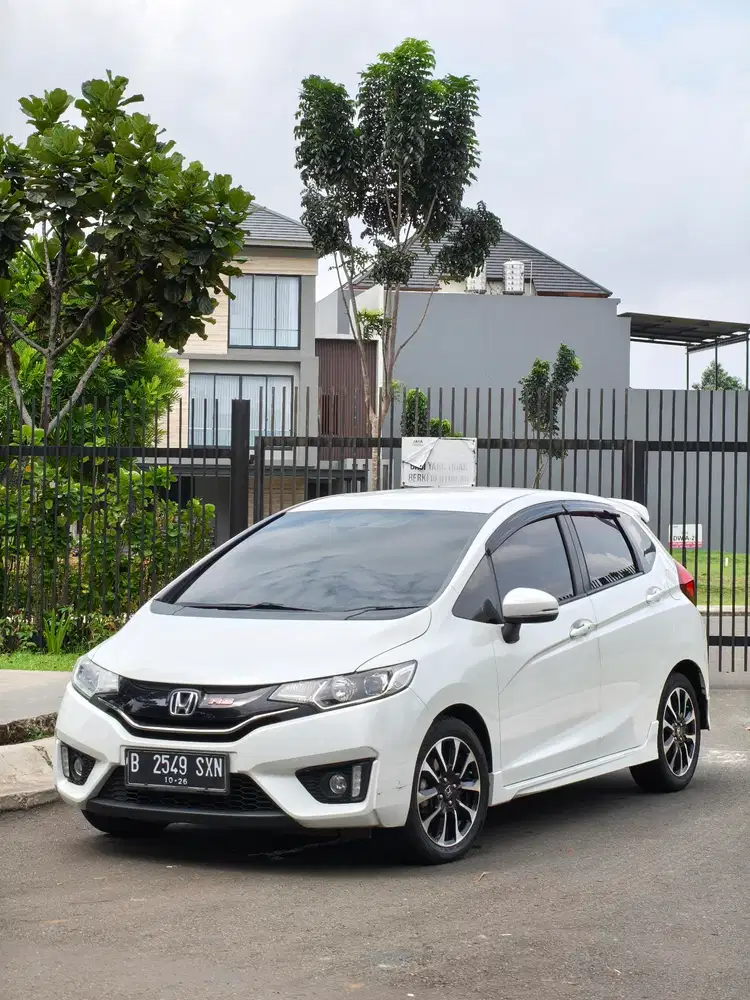 HONDA JAZZ RS 1.5 AT 2016 Low Km 60rb Sangat terawat Istimewa !!
