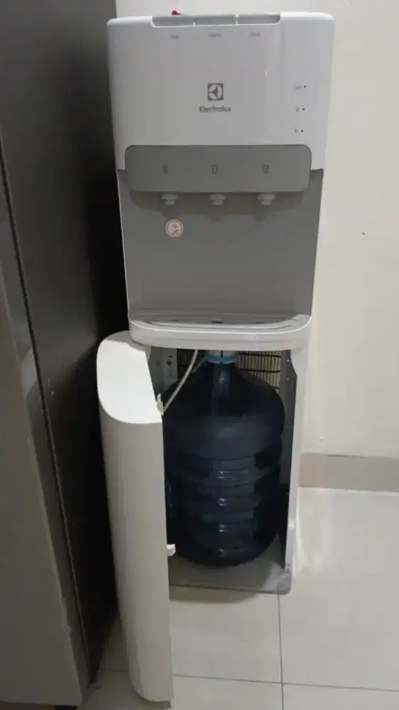 Dispenser electrolux like new jarang pakai