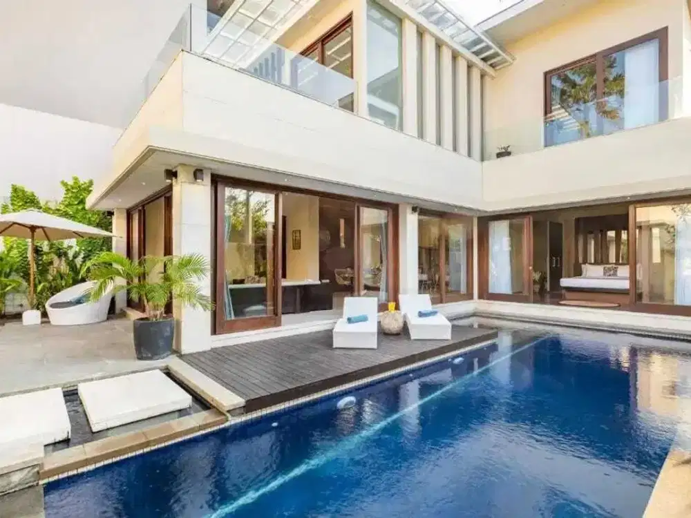 Dijual villa posisi hook di jalan utama Batu Bolong